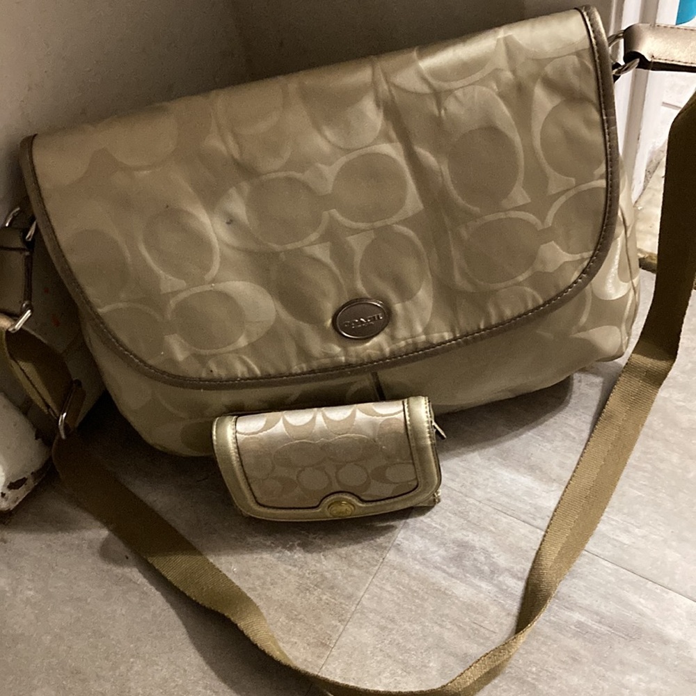 Coach 2piece - Picture 7 of 12
